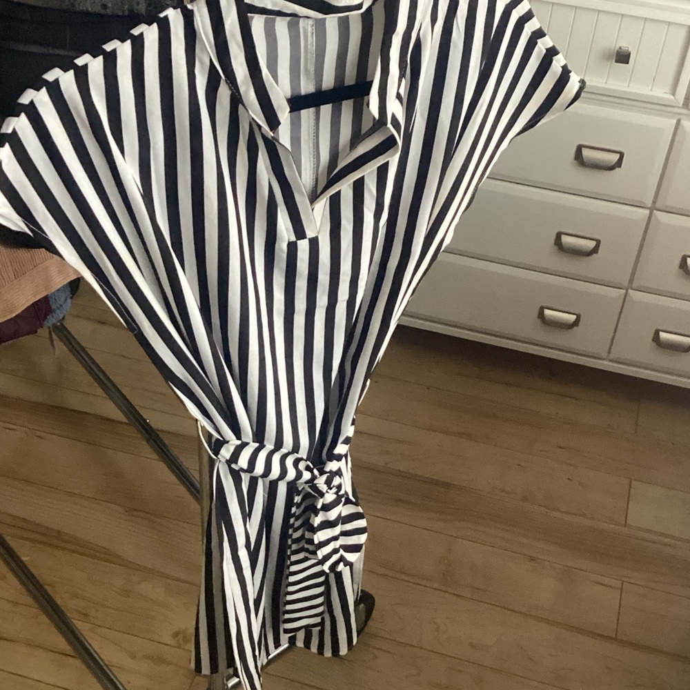 SHEIN Monochrome Striped Apparel